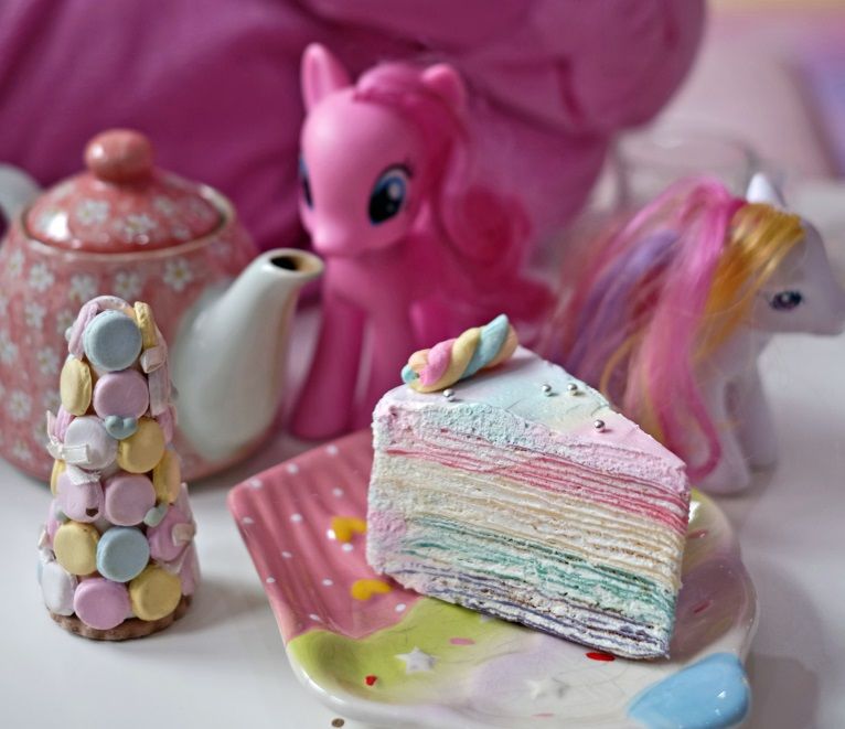 Warna-warni Unicorn Cafe di Bangkok, Bikin Ceria Banget!