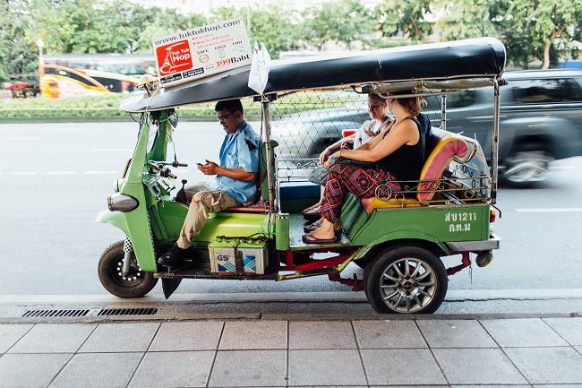 Hasil gambar untuk tuk tuk kendaraan lucu dari thailand