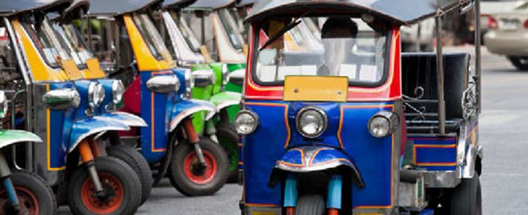 Tuk Tuk - Kendaraan Khas Thailand Yang Unik Dan Lucu