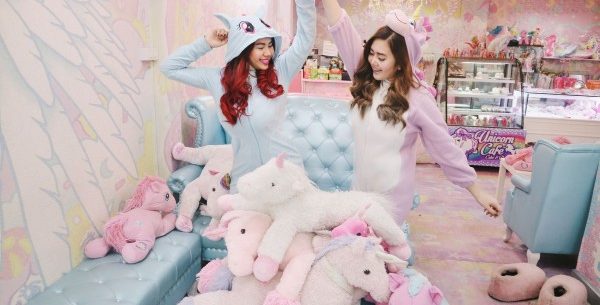 Keceriaan Warna Warni Di Unicorn Cafe Bangkok